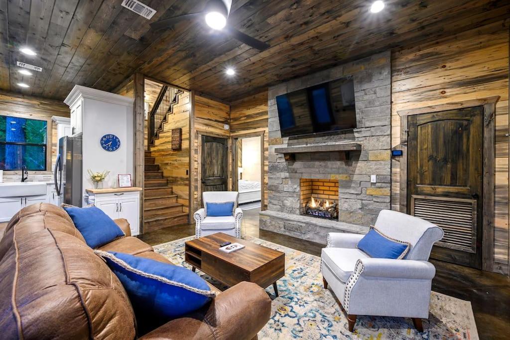 Brand New Luxury 2 Bedroom With Loft And Spa Sleeps 10 Broken Bow Exteriér fotografie